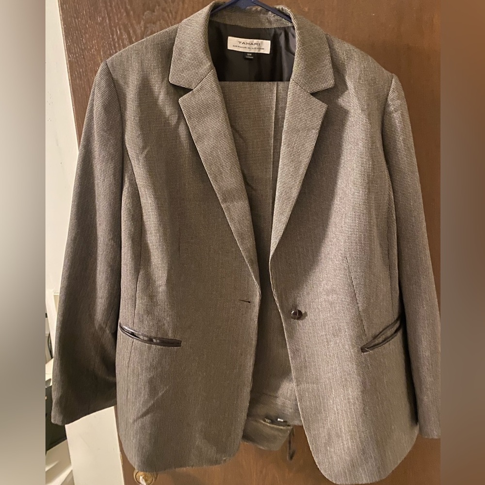 Tahari pantsuit - houndstooth with elbow patches